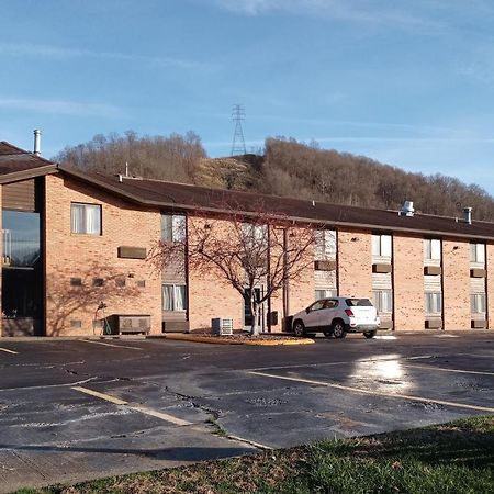 New Martinsville Inn Exterior photo