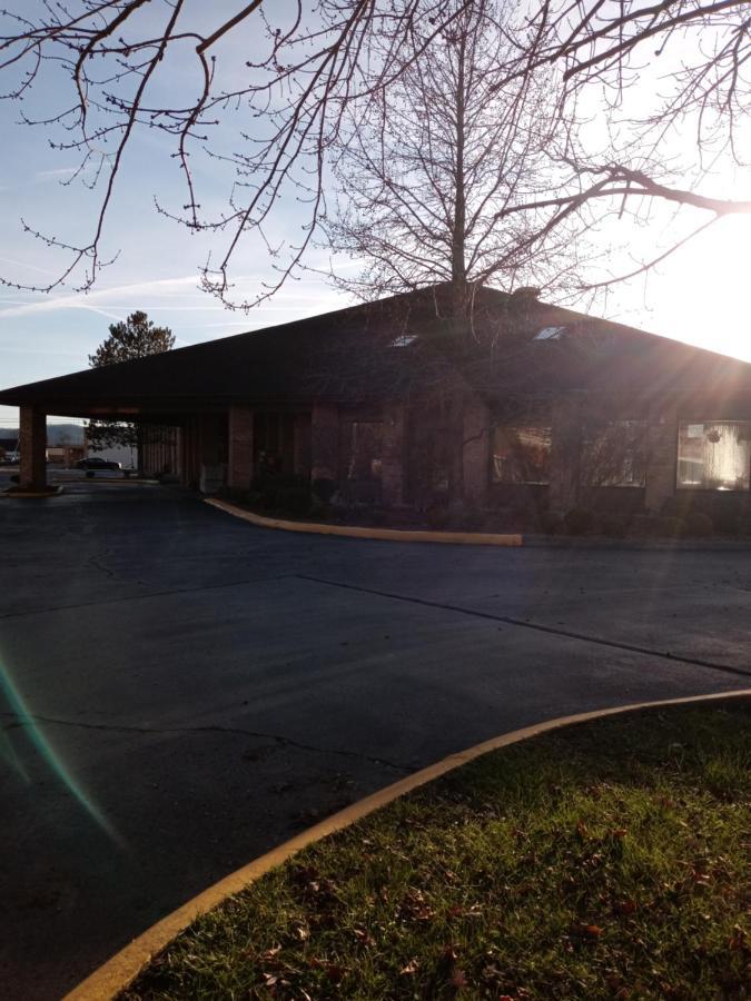 New Martinsville Inn Exterior photo