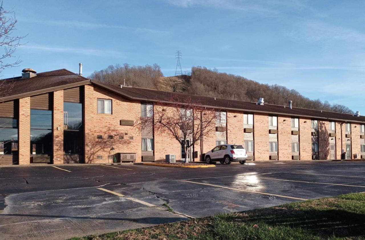 New Martinsville Inn Exterior photo