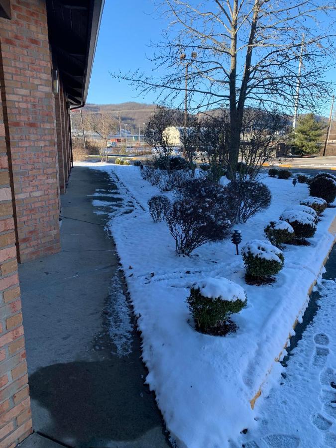 New Martinsville Inn Exterior photo